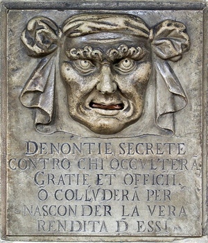 http://commons.wikimedia.org/wiki/Image:Venedig_BW_1.JPG?uselang=de