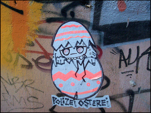 Grafitti Berlin Polizei-Osterei